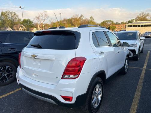 Summit White 2019 Chevrolet Trax LT