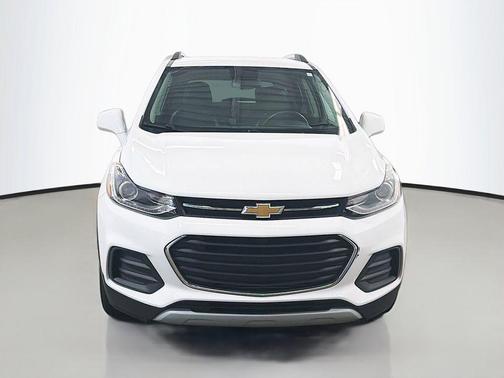 Summit White 2019 Chevrolet Trax LT