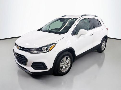 Summit White 2019 Chevrolet Trax LT