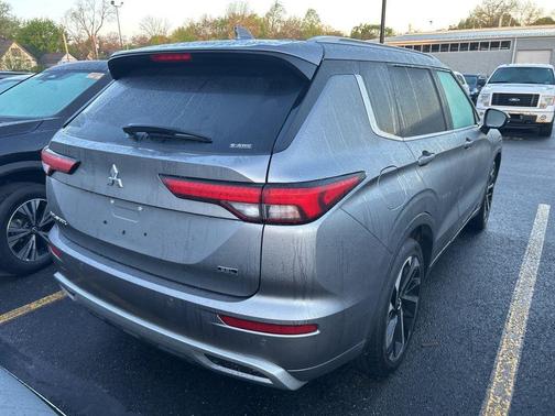 Gray 2022 Mitsubishi Outlander SEL 2.5 S-AWC