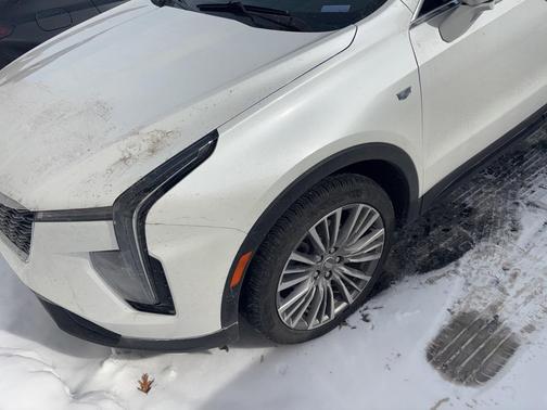 2024 Cadillac XT4 Premium Luxury