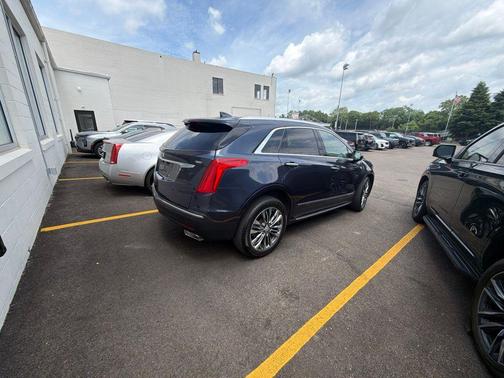 Harbor Blue Metallic 2019 Cadillac XT5 Luxury