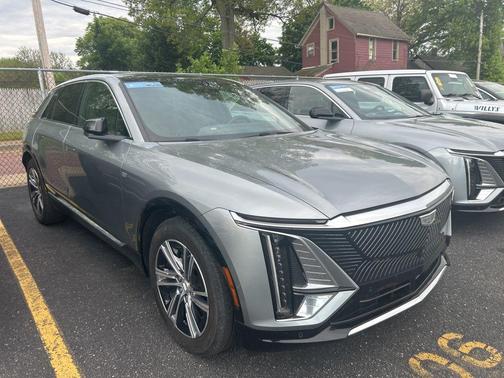 Argent Silver Metallic 2024 Cadillac LYRIQ Luxury