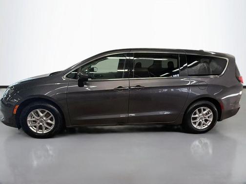 Granite Crystal Metallic Clearcoat 2023 Chrysler Voyager LX