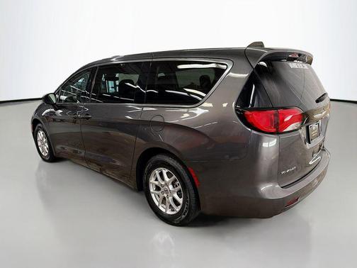 Granite Crystal Metallic Clearcoat 2023 Chrysler Voyager LX