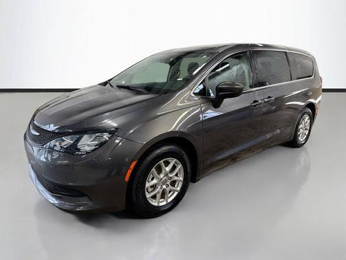 Granite Crystal Metallic Clearcoat 2023 Chrysler Voyager LX