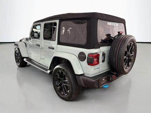 Earl Clearcoat 2023 Jeep Wrangler 4xe Sahara