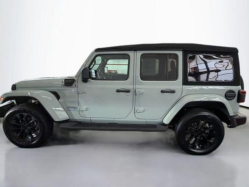 Earl Clearcoat 2023 Jeep Wrangler 4xe Sahara