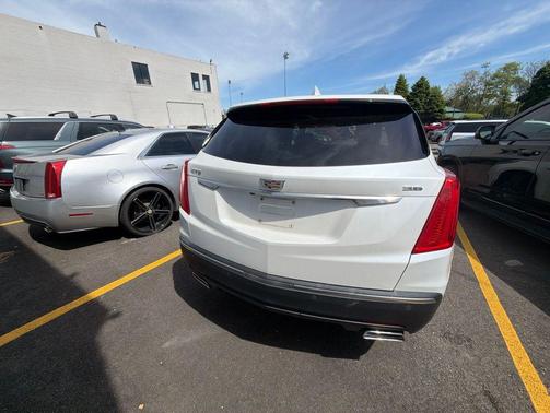 Crystal White Tricoat 2017 Cadillac XT5 Luxury
