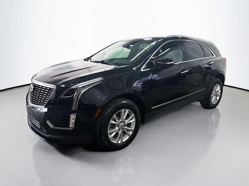 Stellar Black Metallic 2022 Cadillac XT5 Luxury