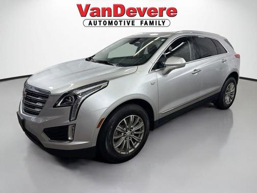 Radiant Silver Metallic 2018 Cadillac XT5 Luxury