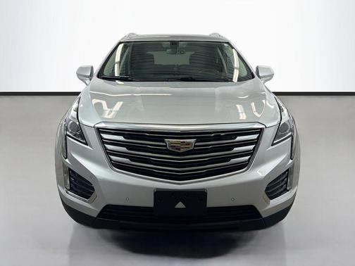 Radiant Silver Metallic 2018 Cadillac XT5 Luxury