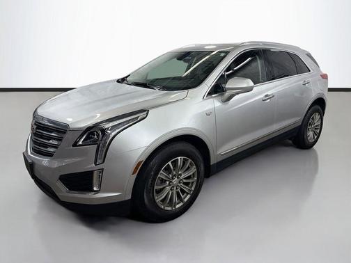 Radiant Silver Metallic 2018 Cadillac XT5 Luxury