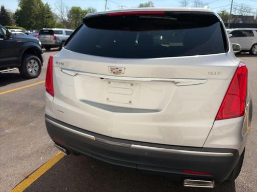 Radiant Silver Metallic 2018 Cadillac XT5 Luxury