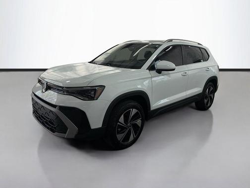 White 2025 Volkswagen Taos 1.5T SE
