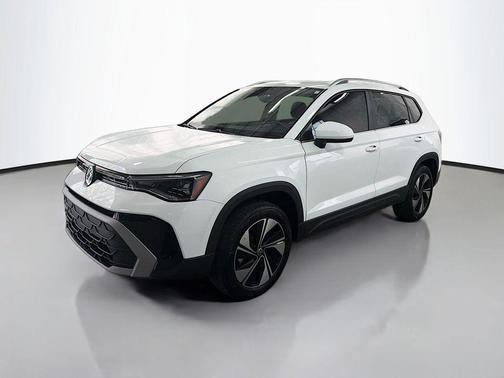 White 2025 Volkswagen Taos 1.5T SE