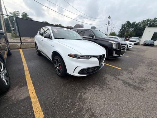 Milano White 2024 Alfa Romeo Tonale Veloce EAWD