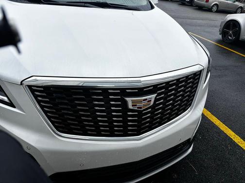 Crystal White Tricoat 2023 Cadillac XT5 Premium Luxury