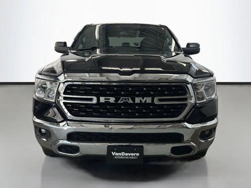 Diamond Black Crystal Pearlcoat 2022 RAM 1500 Big Horn/Lone Star