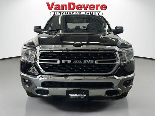 Diamond Black Crystal Pearlcoat 2022 RAM 1500 Big Horn/Lone Star