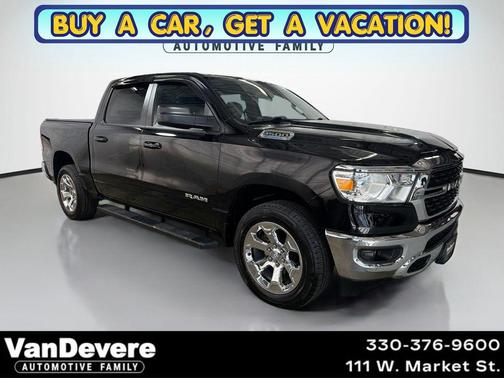 Diamond Black Crystal Pearlcoat 2022 RAM 1500 Big Horn/Lone Star