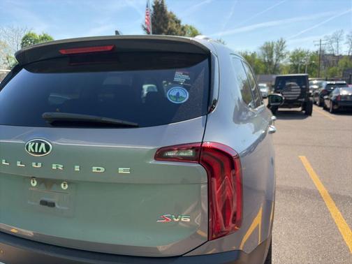 Everlasting Silver 2020 Kia Telluride S