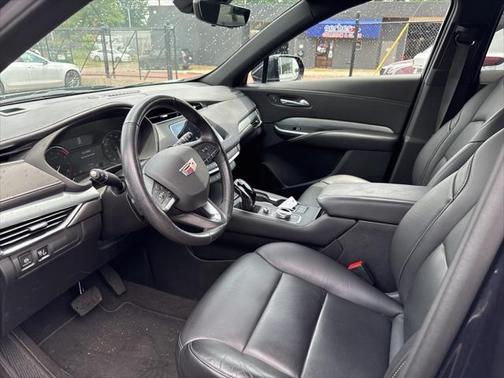 2022 Cadillac XT4 Premium Luxury