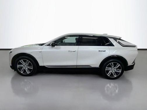 Crystal White Tricoat 2024 Cadillac LYRIQ Tech