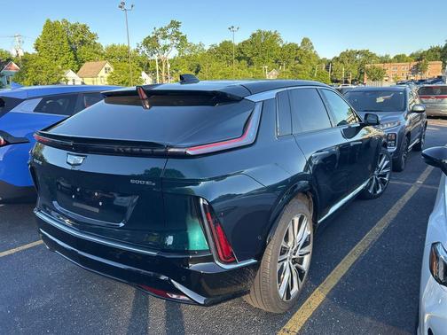 Emerald Lake Metallic 2025 Cadillac LYRIQ Luxury
