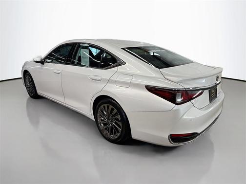 2024 Lexus ES 300h Luxury