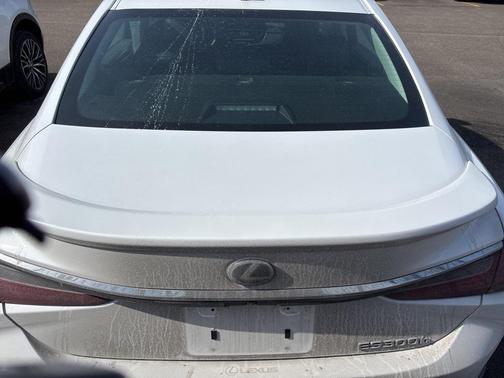 2024 Lexus ES 300h Luxury