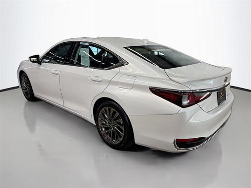 2024 Lexus ES 300h Luxury