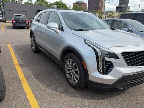 Radiant Silver Metallic 2020 Cadillac XT4 Sport