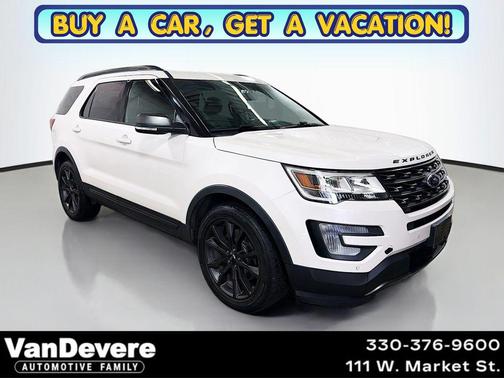 White Platinum Clearcoat Metallic 2017 Ford Explorer XLT