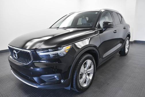 2022 Volvo XC40 T5 Momentum