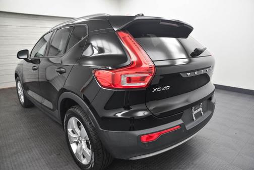 2022 Volvo XC40 T5 Momentum