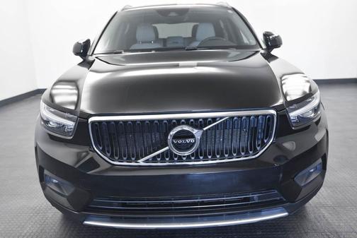 2022 Volvo XC40 T5 Momentum