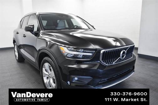 2022 Volvo XC40 T5 Momentum