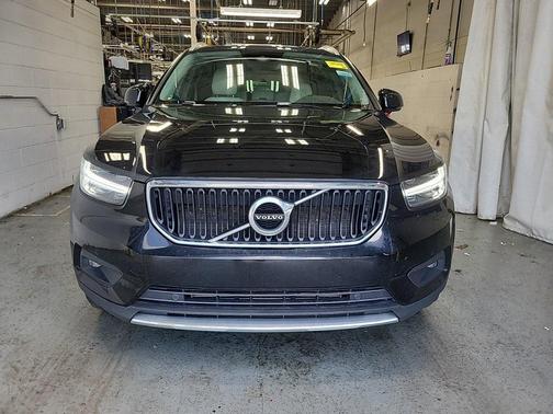 2022 Volvo XC40 T5 Momentum
