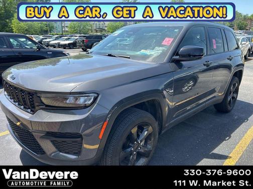 Baltic Gray Metallic Clearcoat 2023 Jeep Grand Cherokee Altitude