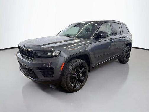 Baltic Gray Metallic Clearcoat 2023 Jeep Grand Cherokee Altitude