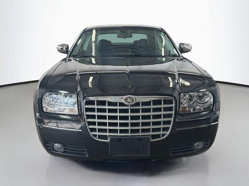 Brilliant Black Crystal Pearlcoat 2010 Chrysler 300 Touring/Signature Series