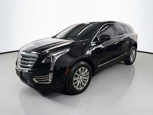 Stellar Black Metallic 2019 Cadillac XT5 Luxury