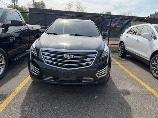 Stellar Black Metallic 2019 Cadillac XT5 Luxury