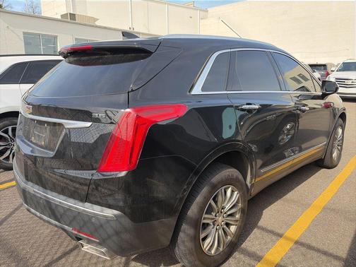 Stellar Black Metallic 2019 Cadillac XT5 Luxury