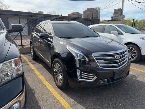 Stellar Black Metallic 2019 Cadillac XT5 Luxury
