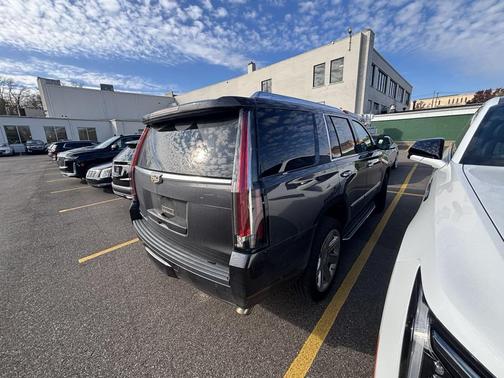 2017 Cadillac Escalade Luxury