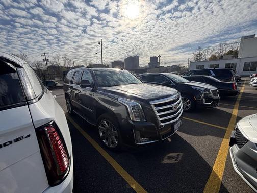 2017 Cadillac Escalade Luxury