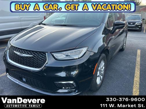 Brilliant Black Crystal Pearlcoat 2023 Chrysler Pacifica Touring L