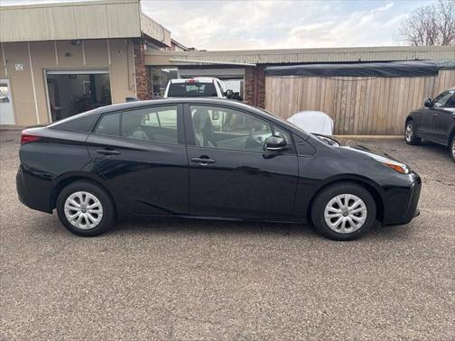 2022 Toyota Prius LE
